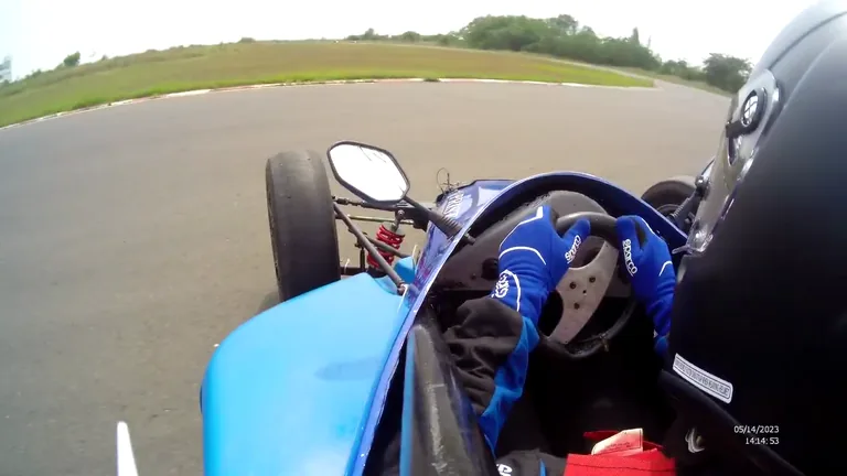 The car leaving the paved circuit at 11 minutes 17 seconds